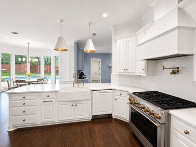 Rare opportunity in coveted Valley View Park Estates, known for - photo 11