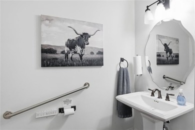 *LARGE PRICE ADJUSTMENT* Absolute perfect 10! Rare FOUR BEDROOM - photo 28