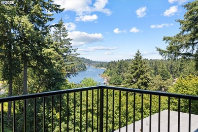 Welcome to 311, the largest unit at Lake Oswego Terraces! Fully - photo 2