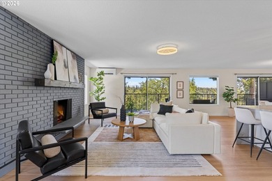Welcome to 311, the largest unit at Lake Oswego Terraces! Fully - photo 6