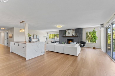 Welcome to 311, the largest unit at Lake Oswego Terraces! Fully - photo 9