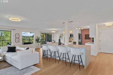 Welcome to 311, the largest unit at Lake Oswego Terraces! Fully - photo 10