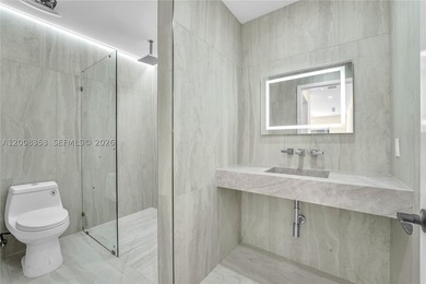 Beautifully renovated 4BR/3.5BA home offering modern luxury and - photo 11