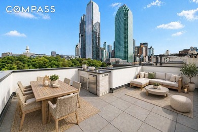 Duplex Townhouse Living in LIC with Private Outdoor Space - photo 3