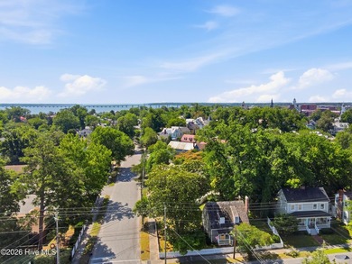 Own a piece of New Bern history with this charming 2-bedroom, 1 - photo 4