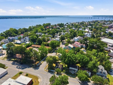 Own a piece of New Bern history with this charming 2-bedroom, 1 - photo 5