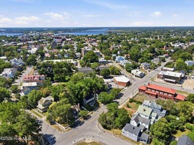 Own a piece of New Bern history with this charming 2-bedroom, 1 - photo 7