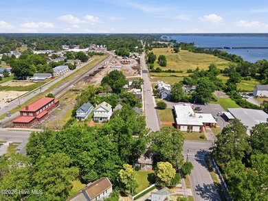Own a piece of New Bern history with this charming 2-bedroom, 1 - photo 9