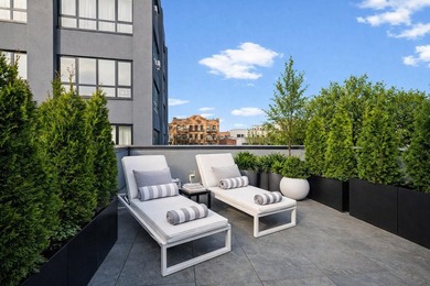 A rare three bedroom duplex with expansive private outdoor space - photo 13