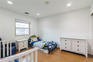 Beautiful townhouse condo offering comfort and convenience. This - photo 15