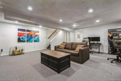 Beautiful townhouse condo offering comfort and convenience. This - photo 18
