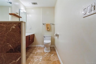 Beautiful townhouse condo offering comfort and convenience. This - photo 21
