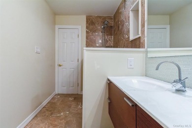 Beautiful townhouse condo offering comfort and convenience. This - photo 22