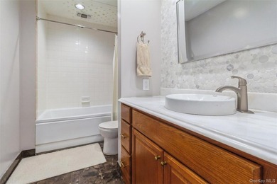 Beautiful townhouse condo offering comfort and convenience. This - photo 23