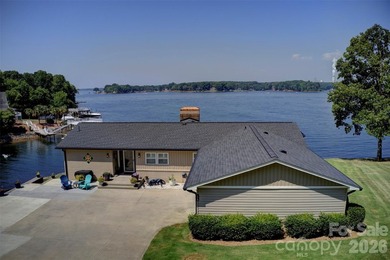 Rarely does an opportunity like this come along under $2 million - photo 1