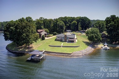 Rarely does an opportunity like this come along under $2 million - photo 2