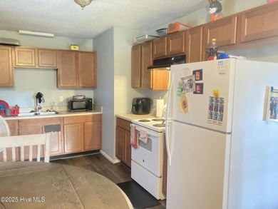 This 3 Bedroom, 2 Full Bath, Combination Kitchen and Dining room - photo 11