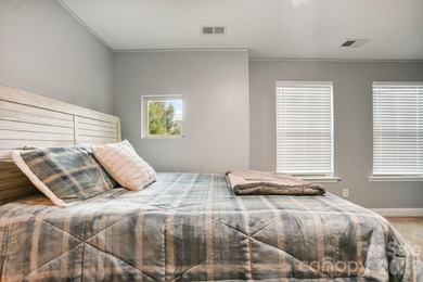 Welcome to this beautifully updated 5-bedroom, 4-bathroom home - photo 16