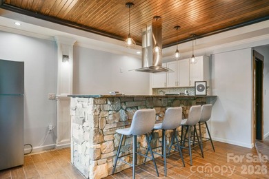 Welcome to this beautifully updated 5-bedroom, 4-bathroom home - photo 21