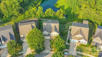 Welcome to this beautifully updated 5-bedroom, 4-bathroom home - photo 28