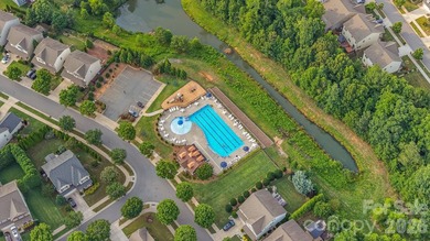 Welcome to this beautifully updated 5-bedroom, 4-bathroom home - photo 30