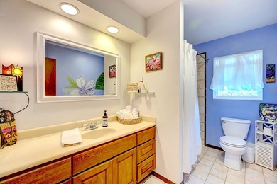 Tucked away in lush tropical foliage this well-built 3-bedroom - photo 22