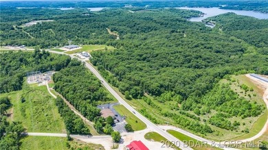 Prime highway front acreage ready for building a new commercial - photo 3