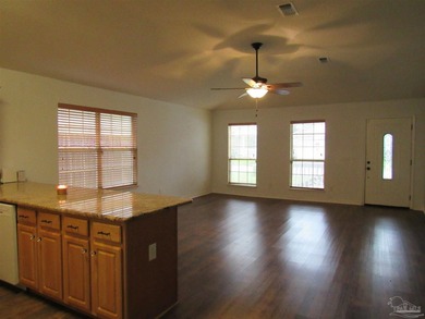 Welcome to this adorable cottage in Pensacola! 3 nice sized - photo 4