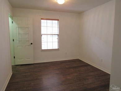 Welcome to this adorable cottage in Pensacola! 3 nice sized - photo 8