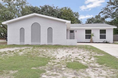 Completely renovated and move-in ready! This beautiful 4-bedroom - photo 3