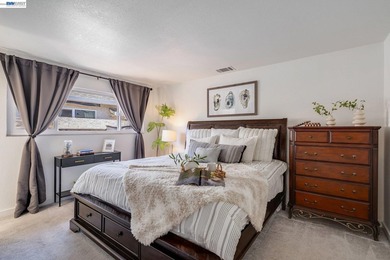 This GORGEOUS, FULLY REMODELED, EAST FACING, 4 bedroom, 2 - photo 22