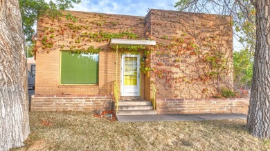 Work and live from home!  This mixed-used zoned property (MX-L)