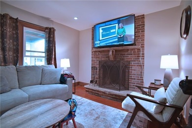 Discover The Charm and Comfort of this Inviting 3 Bedroom 1.5 - photo 6