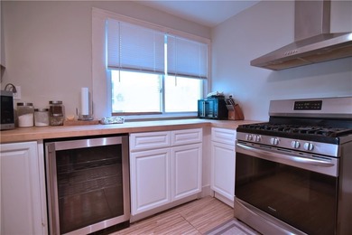 Discover The Charm and Comfort of this Inviting 3 Bedroom 1.5 - photo 9