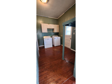 At 300 W Main Street, Syracuse, IN, discover a residential - photo 11