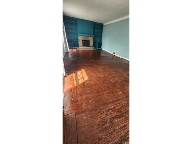 At 300 W Main Street, Syracuse, IN, discover a residential - photo 16
