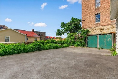 Welcome to 2281 Loring Place North, a spacious two-family home - photo 21