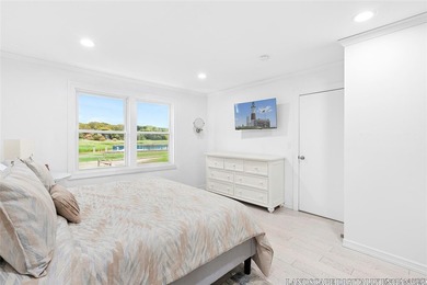 A rare dual-waterfront opportunity in Southampton, this unique - photo 10