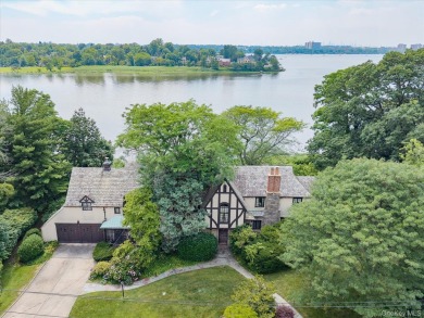 (private lake, pond, coastal) Home Sale Pending in Great Neck New York