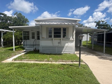 COMPLETLEY REMODELED INSIDE!!! Candlelight Manor offers a - photo 2