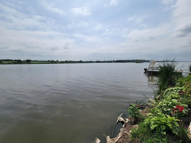 New Price! Waterfront Completely Furnished - Immaculate - photo 12