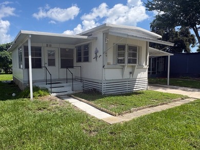 COMPLETLEY REMODELED INSIDE!!! Candlelight Manor offers a - photo 3