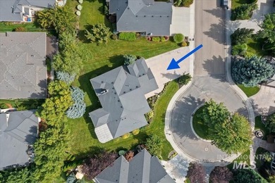 Stunning two-story home tucked away on Overlake Court in - photo 4