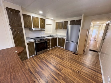 COMPLETLEY REMODELED INSIDE!!! Candlelight Manor offers a - photo 4