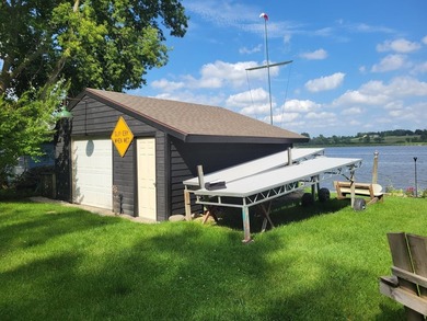 New Price! Waterfront Completely Furnished - Immaculate - photo 31