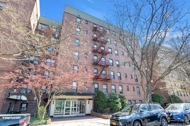 Welcome to this inviting and well-designed apartment in the - photo 1