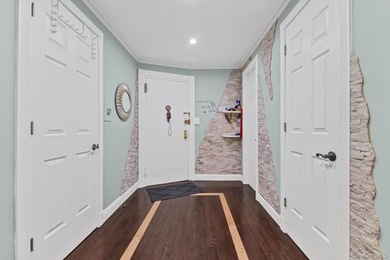 Welcome to this inviting and well-designed apartment in the - photo 2