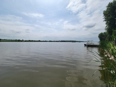 New Price! Waterfront Completely Furnished - Immaculate - photo 44