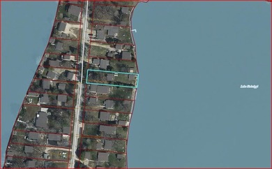 New Price! Waterfront Completely Furnished - Immaculate - photo 46