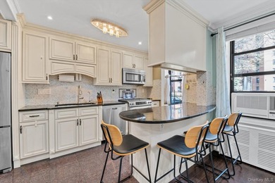 Welcome to this inviting and well-designed apartment in the - photo 7